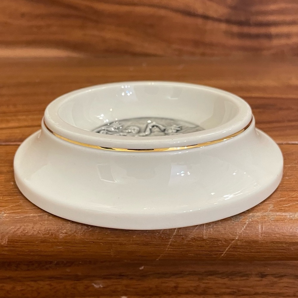 Vintage Evans Ceramic Round Ashtray White with Gold Trim - Picture 6 of 9